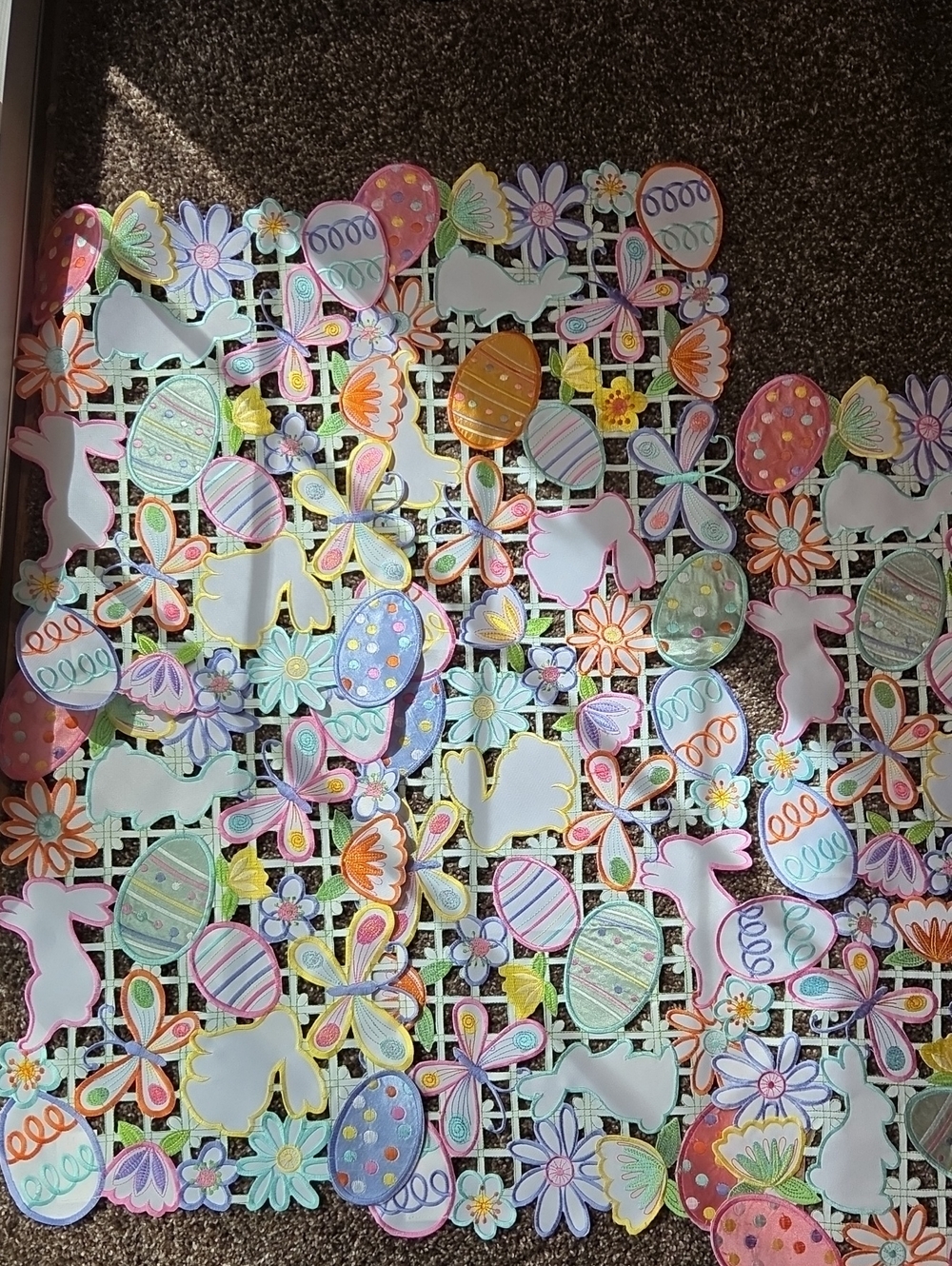 Blossom & Blooms Boutique Easter Garden Party Table Runner & 4 Placemats